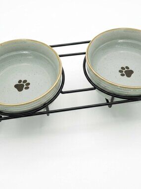 This is a set of Signature Housewares Inc speckled pet b